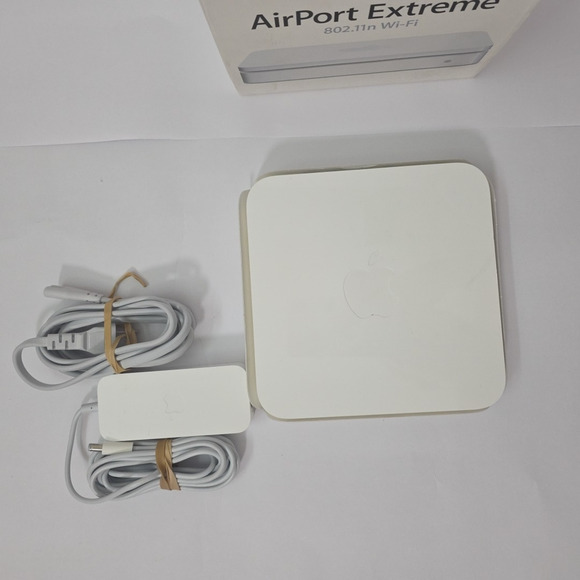 Apple AirPort Extreme Base Station 2nd Gen A1143 Wifi Router - Picture 3 of 8